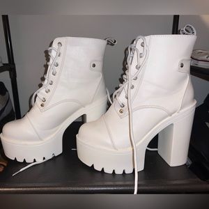 Minimalist Lace Up Front Chunky Heeled Combat Boots. Worn once!